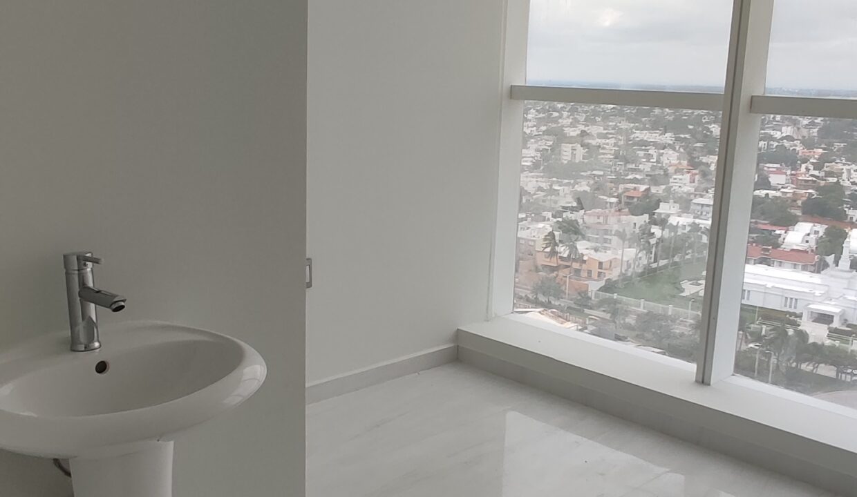 1701814580632