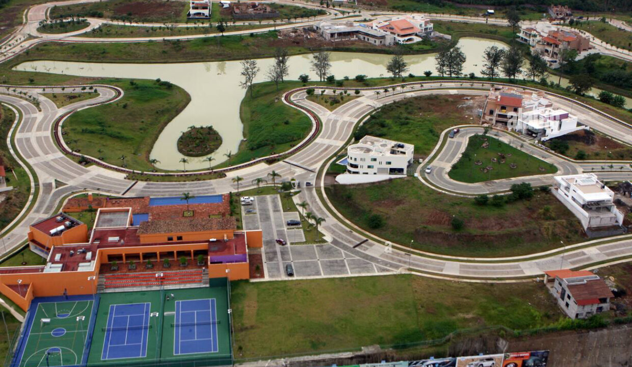 xalapa-vista-aerea-del-fraccionamiento-exclusivo-del-lago-a-un-costado-de-la-plaza-de-america-fotojarocha-com-saul-ramirez-nortephoto-t0khn7