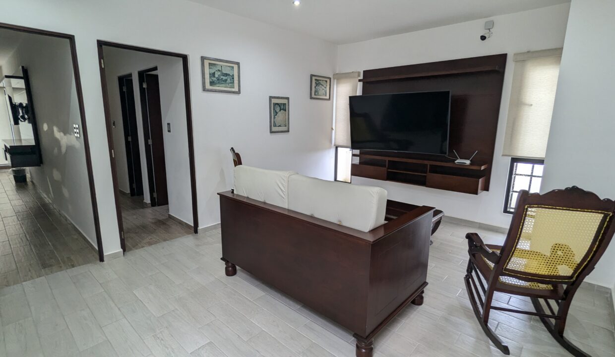 PXL_20241018_211932237.MP